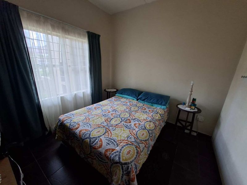 CHARMING 1 BEDROOM APARTMENT WITH MODERN TOUCHES - Photo 2