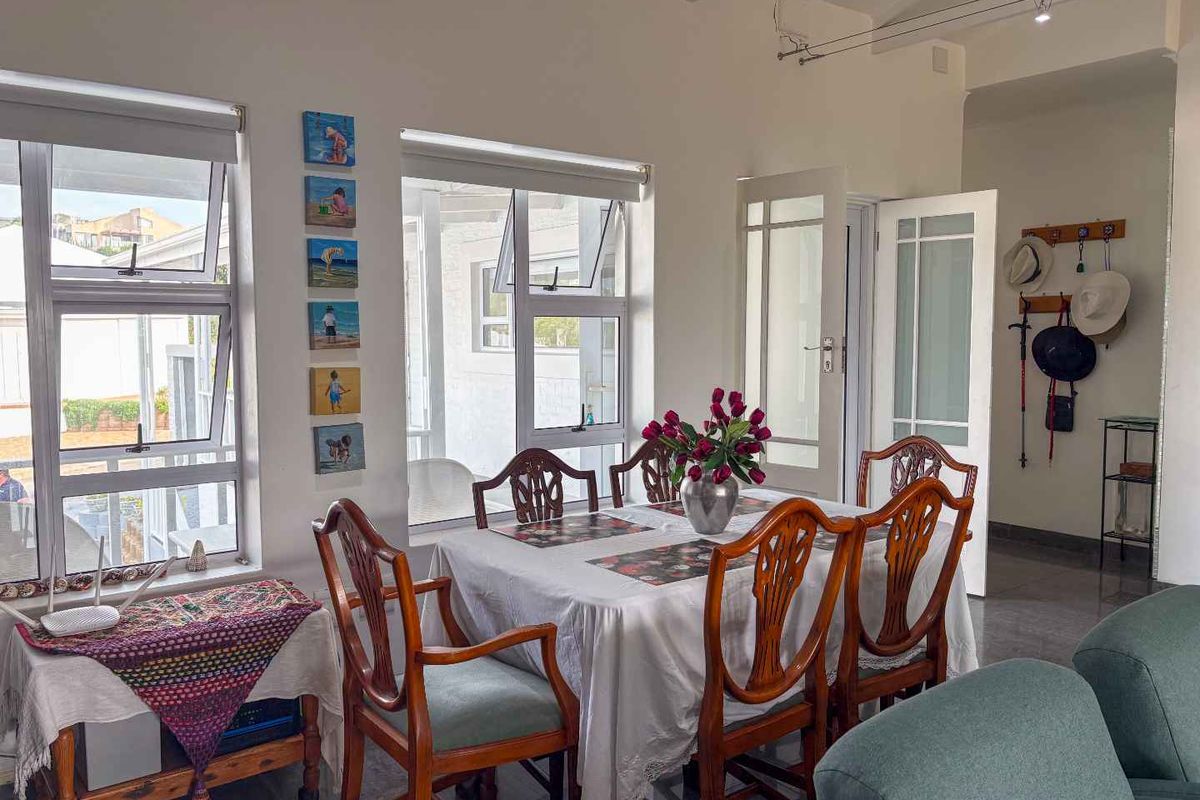 Where Family Comfort Meets a Coveted Goukou River Location - Photo 4