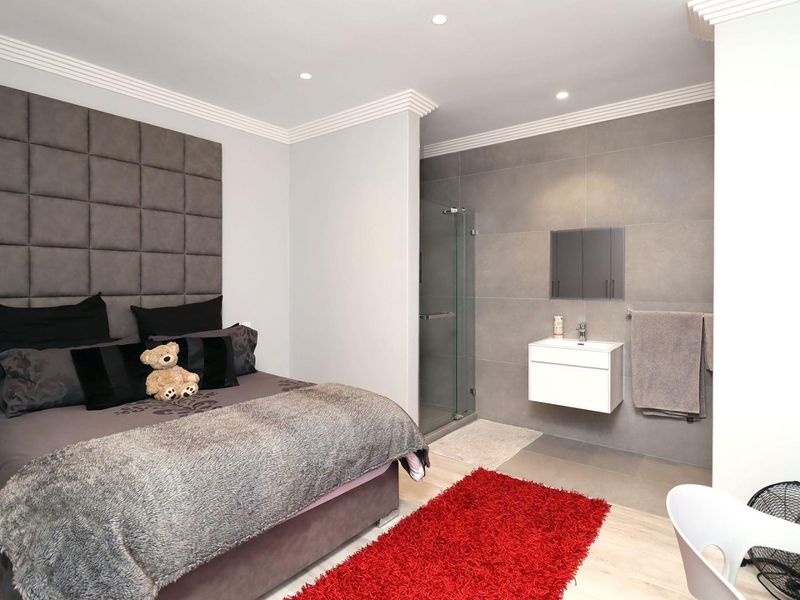 Hidden Gem in Oakdale- Newly renovated apartment - Photo 7