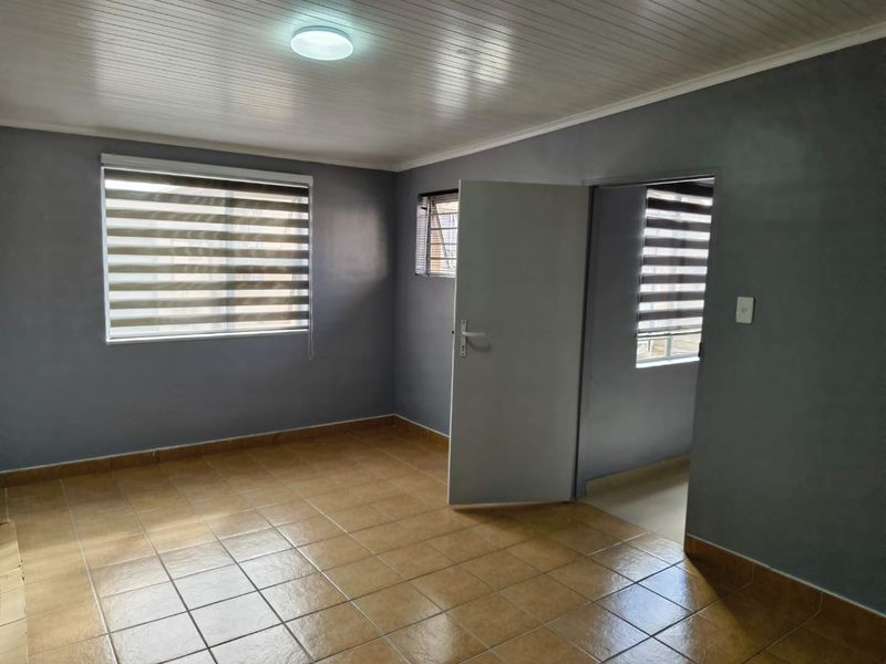 One-bedroom Garden cottage to rent in Grassy Park - Photo 2