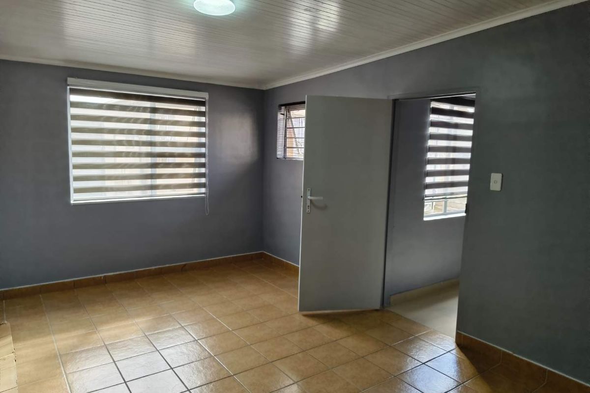 One-bedroom Garden cottage to rent in Grassy Park - Photo 2