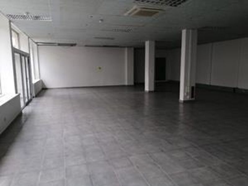 Retail space street level - Photo 2