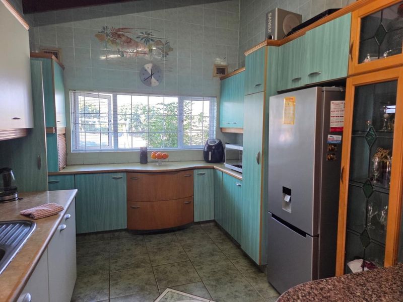 4 Bedroom House for sale in Malvern - Photo 6