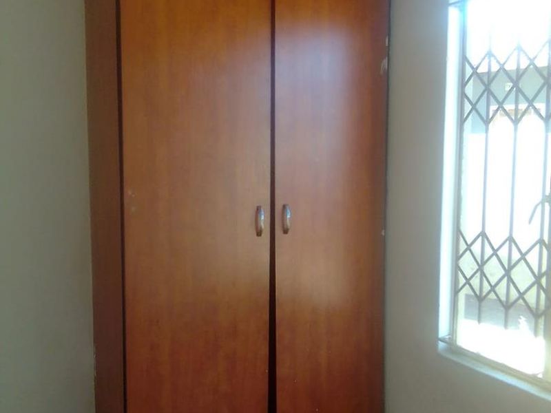3 Bedroom House - Photo 8