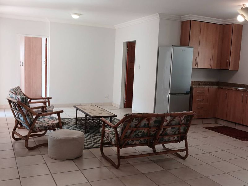 Spacious, Sunny 1 Bed Garden Flat to Let in Paulshof - Photo 10