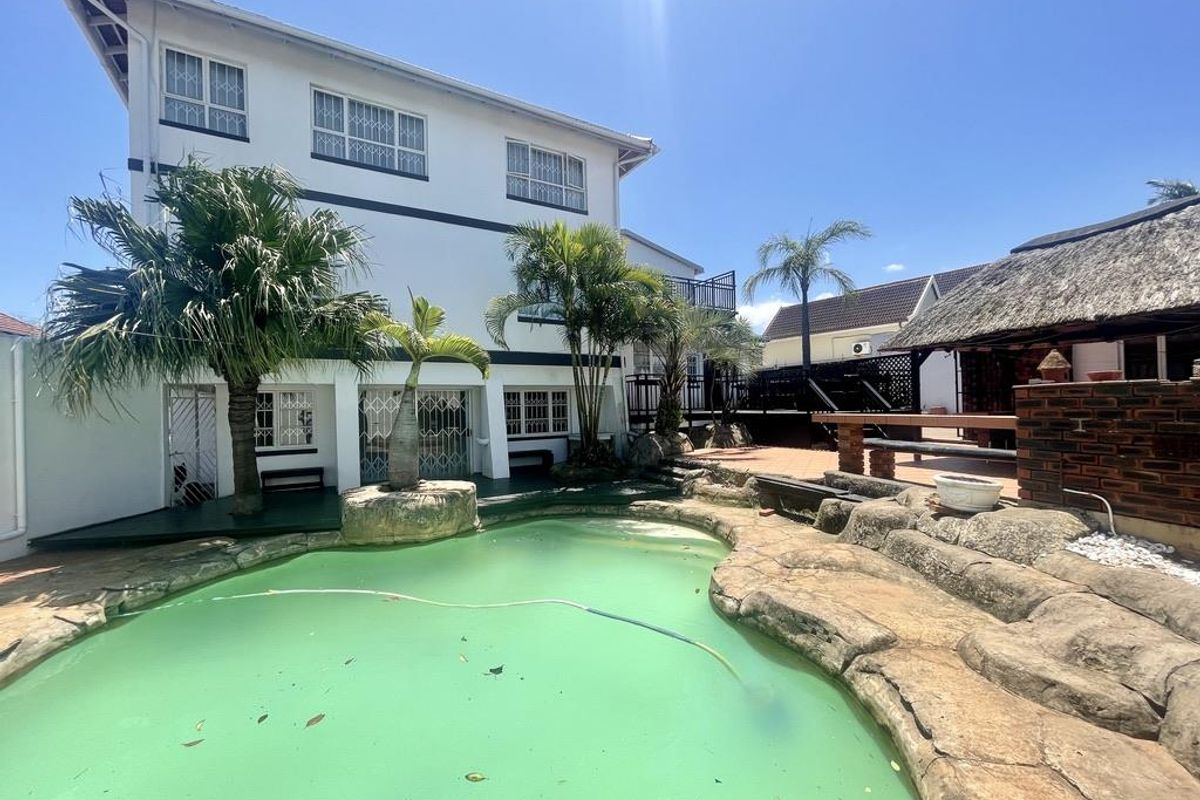 Hendra - Beautiful 7-Bedroom Family Home in Durban North - Photo 2