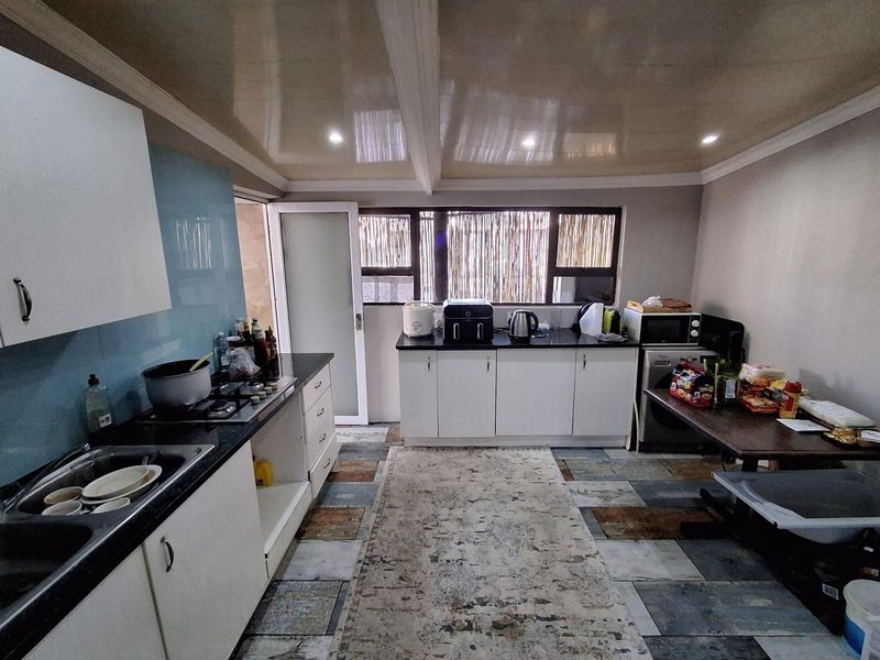 Profitable Business Opportunity: Guest House for Sale with Long Term Contracts - Photo 6