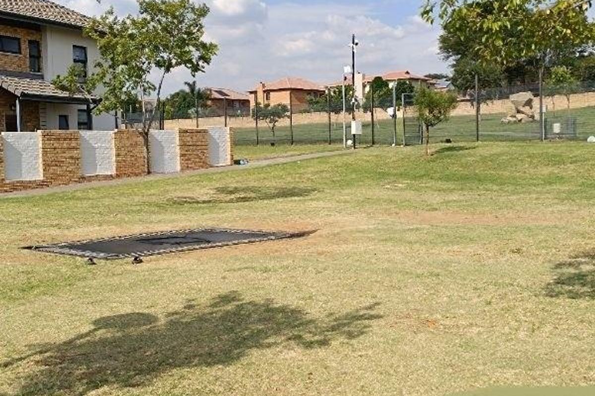 AMBERFIELD - 2 BEDROOM APARTMENT IN SECURE ESTATE WITH AMENITIES - Photo 3