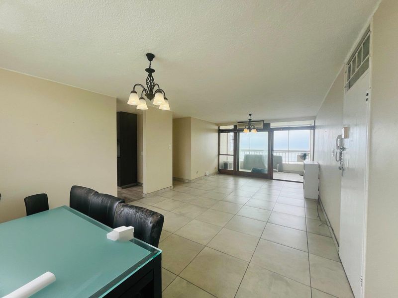 Hendra - Spacious 3 Bedroom apartment with sea views and 24 hour security - Photo 7