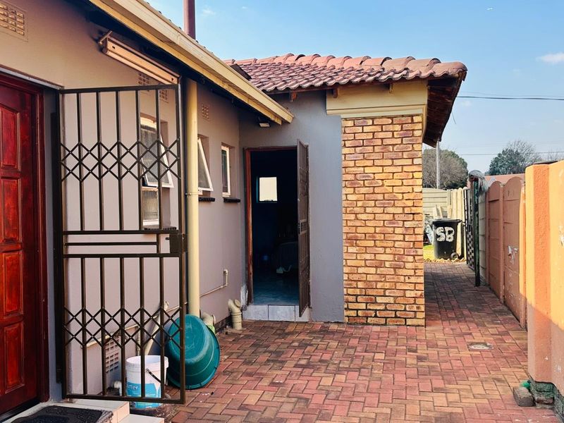 The Ideal Family Home with Endless Outdoor Space - Photo 10