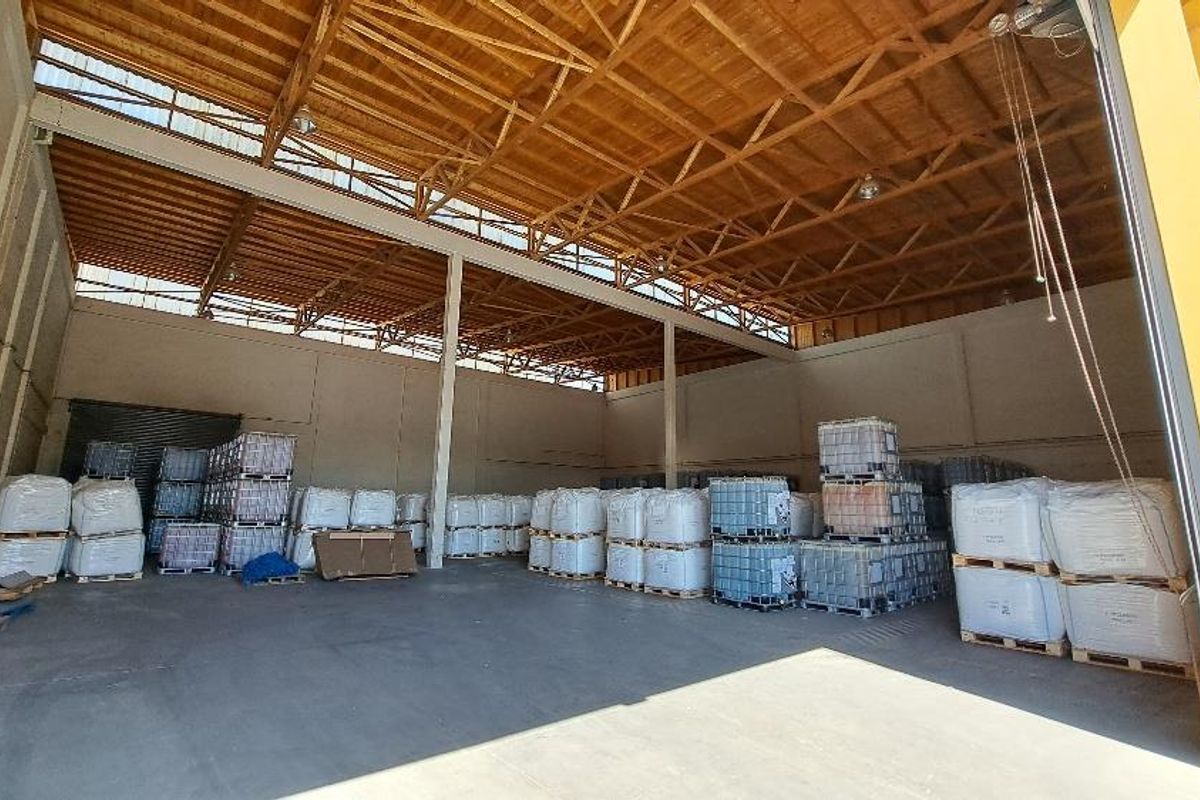 Rare Find! Industrial Warehouse 3650m2 warehouse underroof! Selling as PTY! - Photo 4