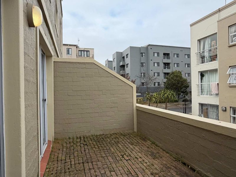 Furnished Two-Bedroom Apartment to Rent - Photo 8