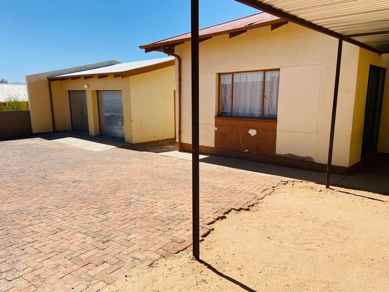 3 Bedroom House For Sale - WINDHOEK NORTH - Photo 5