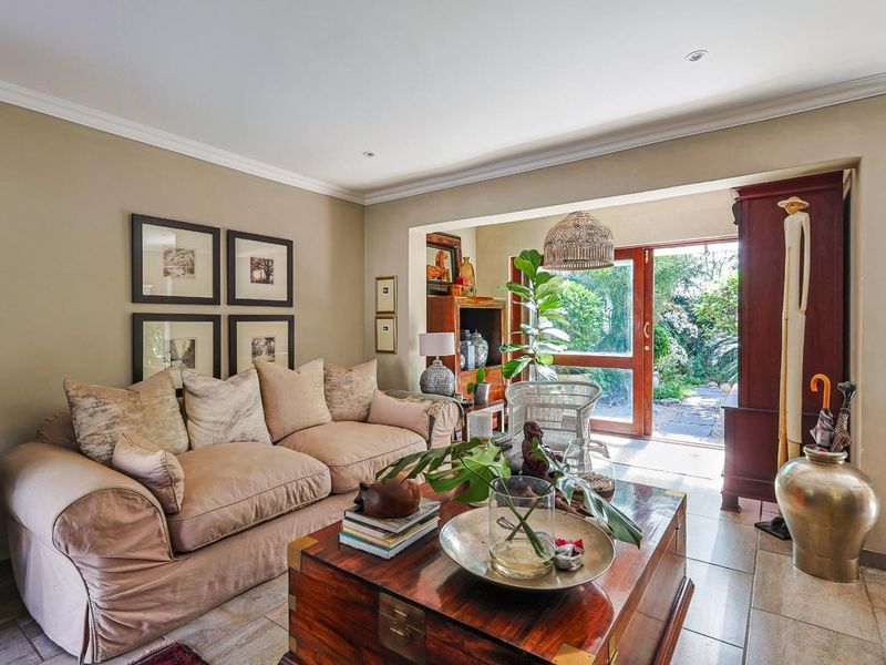 Stunning Townhouse For Sale - Photo 6