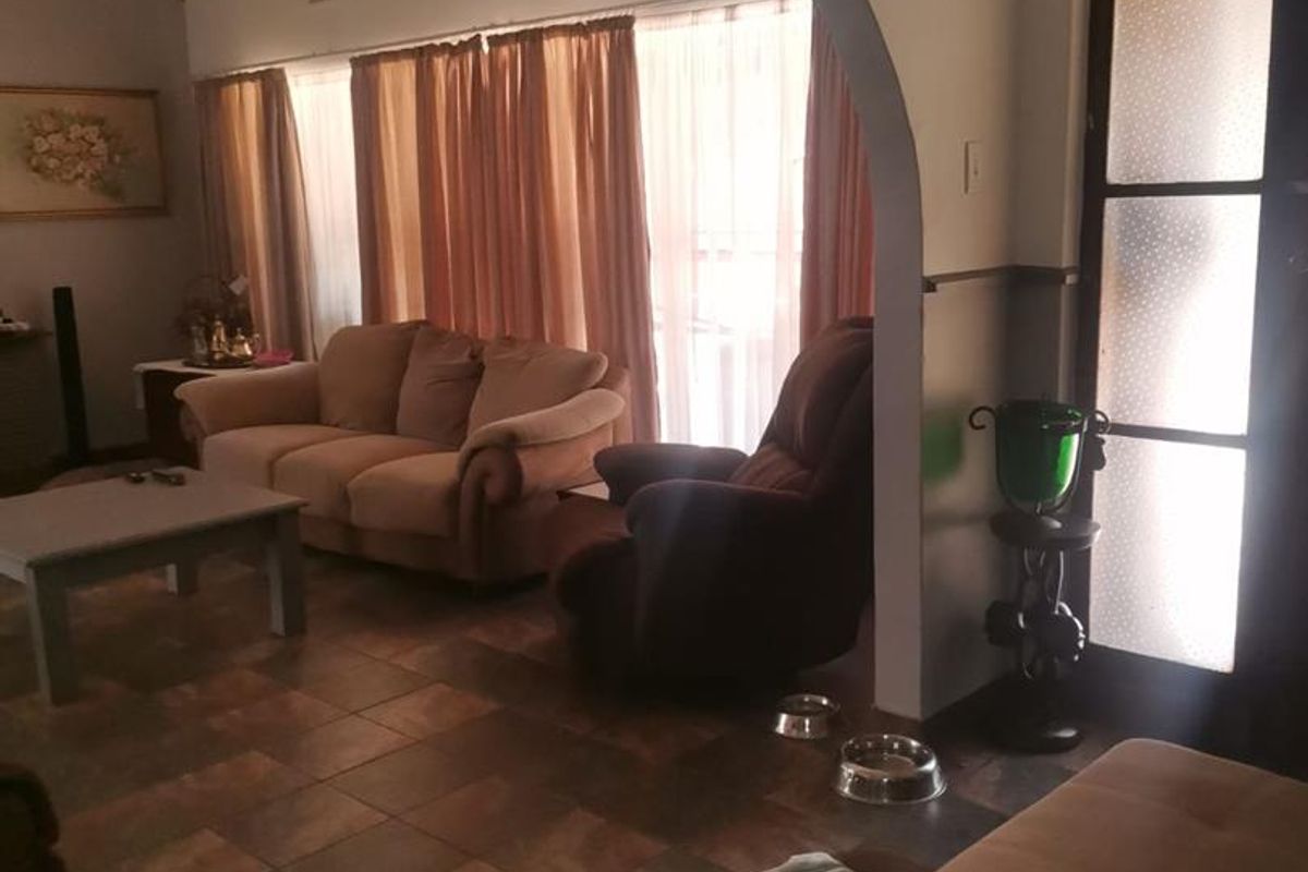 4 Bedroom House For Sale in Vanderbijlpark SE1 - Photo 4