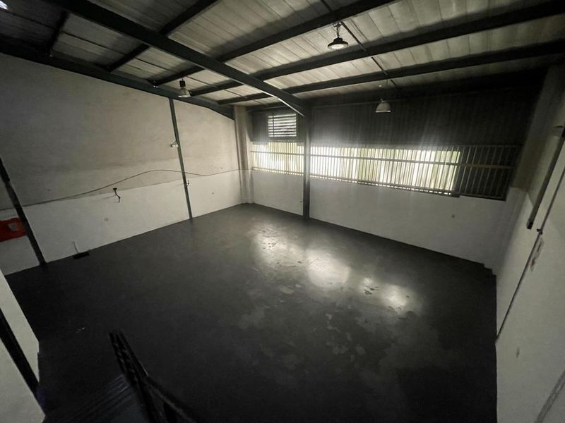 Hendra - Functional 256 sqm Industrial Unit To Let | Secure Rinaldo Park - Photo 4