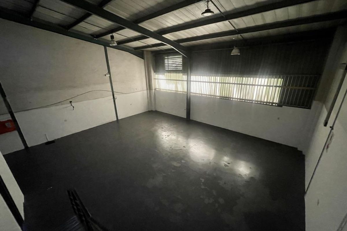 Hendra - Functional 256 sqm Industrial Unit To Let | Secure Rinaldo Park - Photo 4