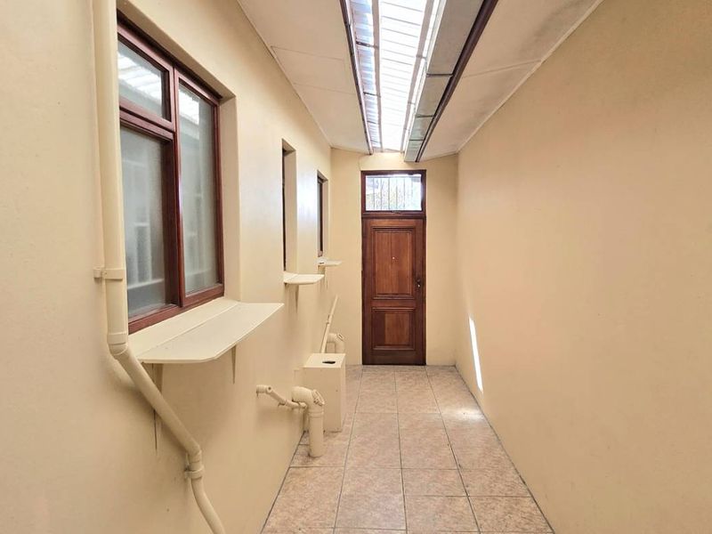 Spacious Entertainer’s Dream Home in Franskraal with Mountain Views and Exceptional Value - Photo 5