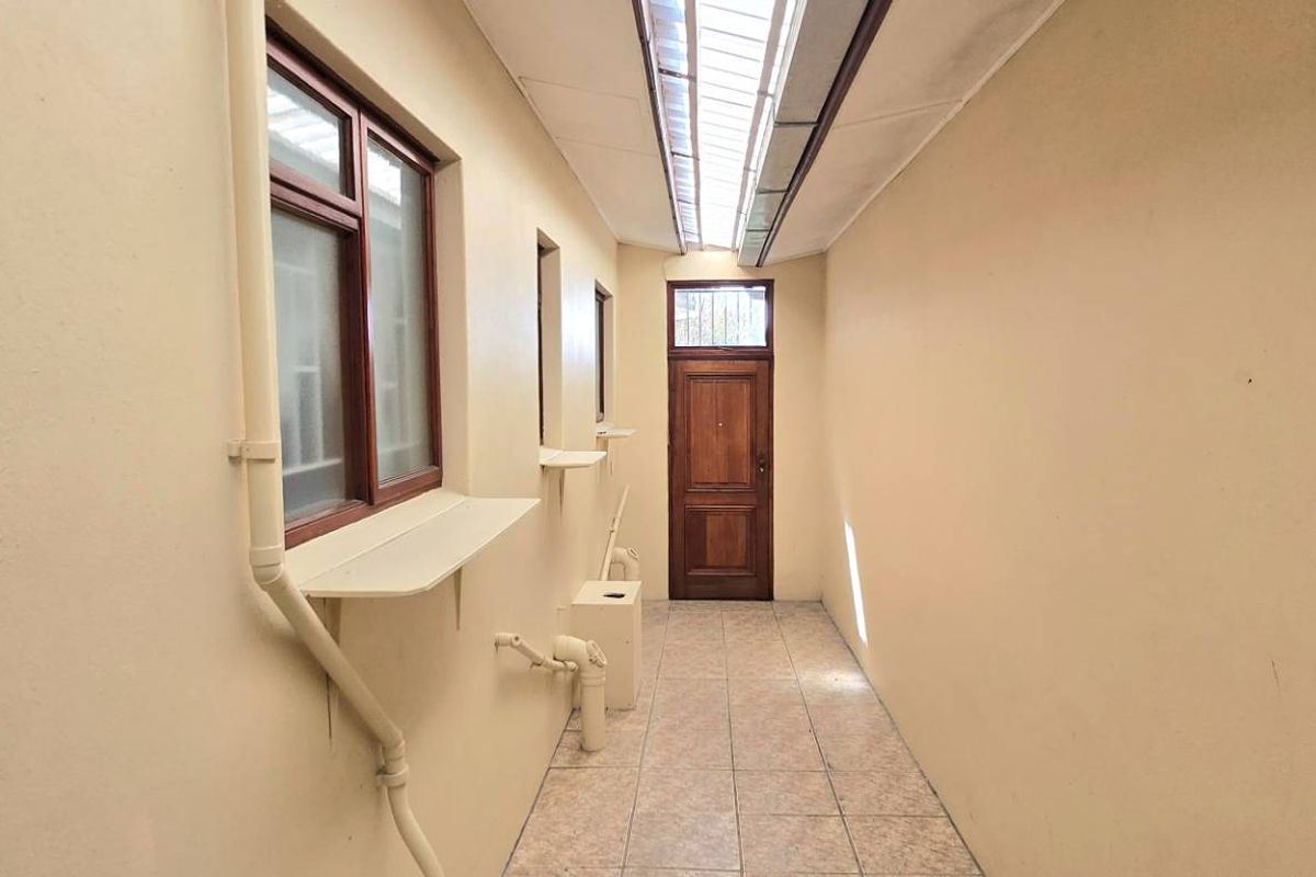 Spacious Entertainer’s Dream Home in Franskraal with Mountain Views and Exceptional Value - Photo 5