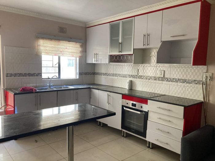 Property #2432752, Apartment For Sale in Jabulani