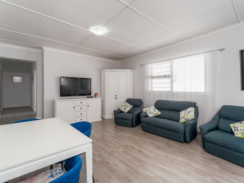 Beautifully Renovated Home Offering Exceptional Income Potential - Photo 5