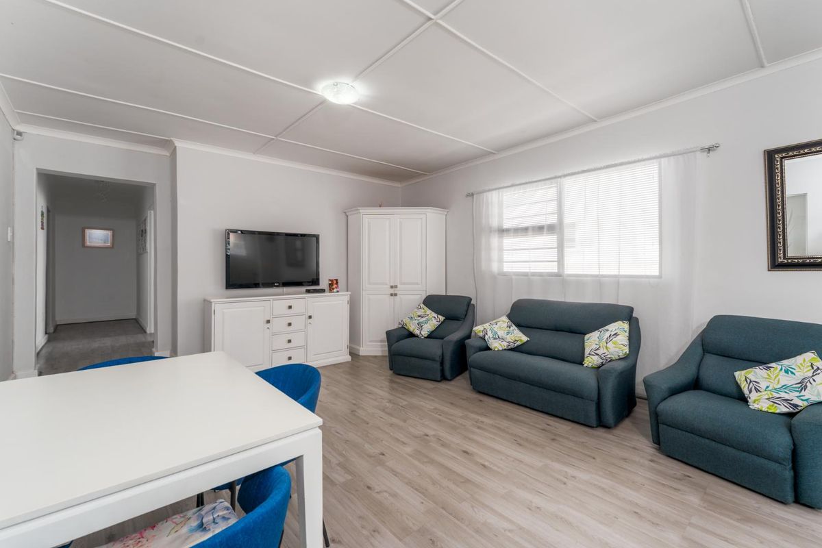 Beautifully Renovated Home Offering Exceptional Income Potential - Photo 5