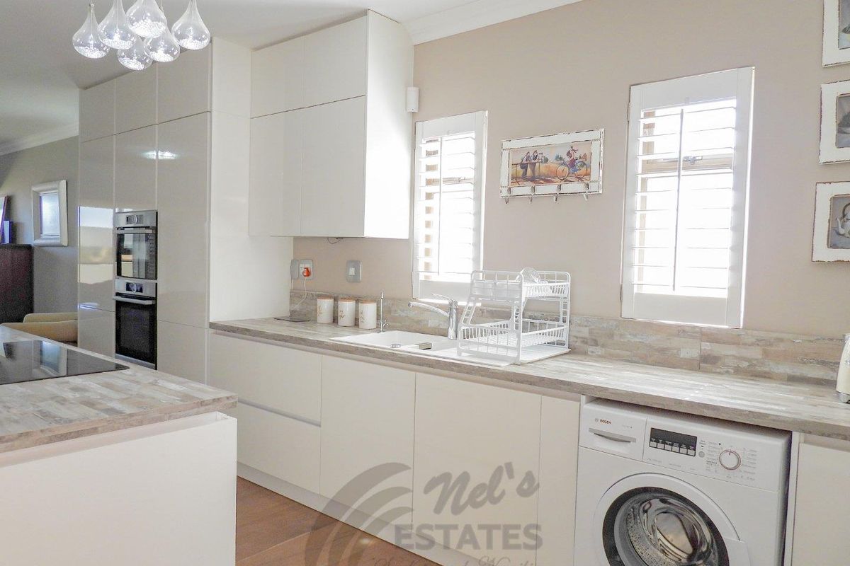 Fully Furnished Sea View Apartment For Sale in Central Swakopmund - Photo 5