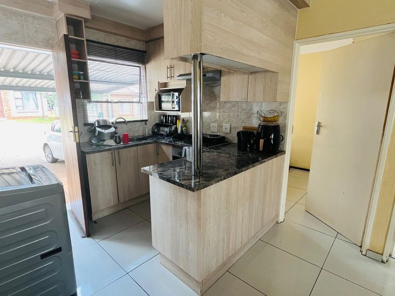 3-Bedroom Gem with Parking: Your Next Investment Awaits! - Photo 3