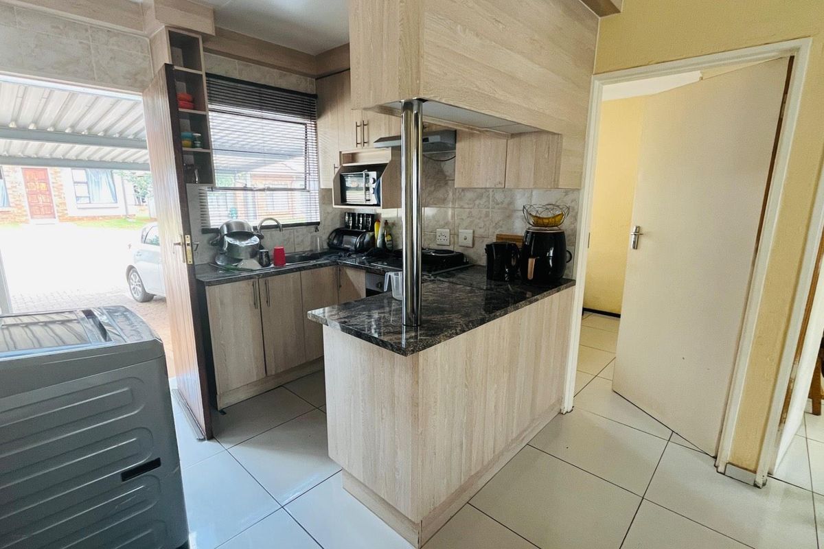 3-Bedroom Gem with Parking: Your Next Investment Awaits! - Photo 3