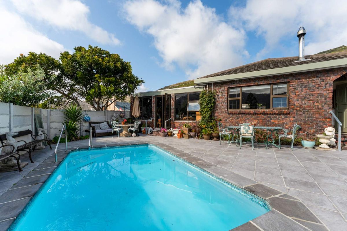 Sunny 4 bedroom,  North facing family home in the heart of the valley for sale!! - Photo 2