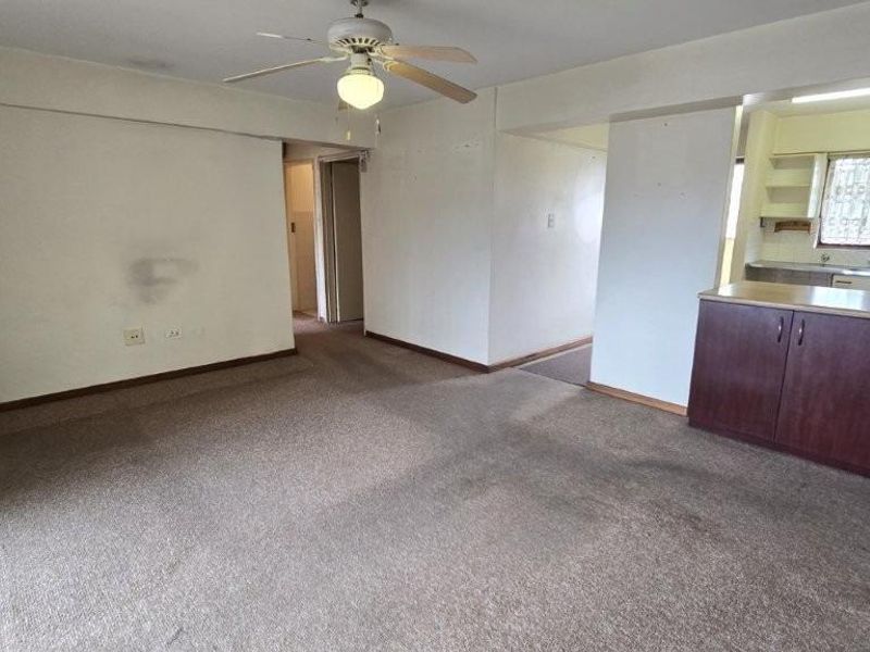 UNIQUIE (94 SQM) (1ST FLOOR FLAT) WITH 2 LOUNGES, OPEN BALCONY &amp; GARAGE. - Photo 5