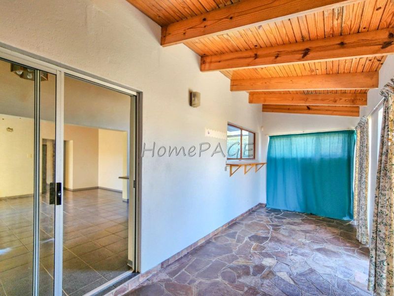 Ext 6, Henties Bay:  Older 3 Bedr home with flat AND LOADS OF POTENTIAL - Photo 6