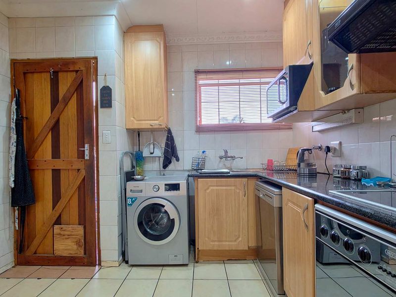 2 Bedroom Townhouse in Meyersdal - Photo 10