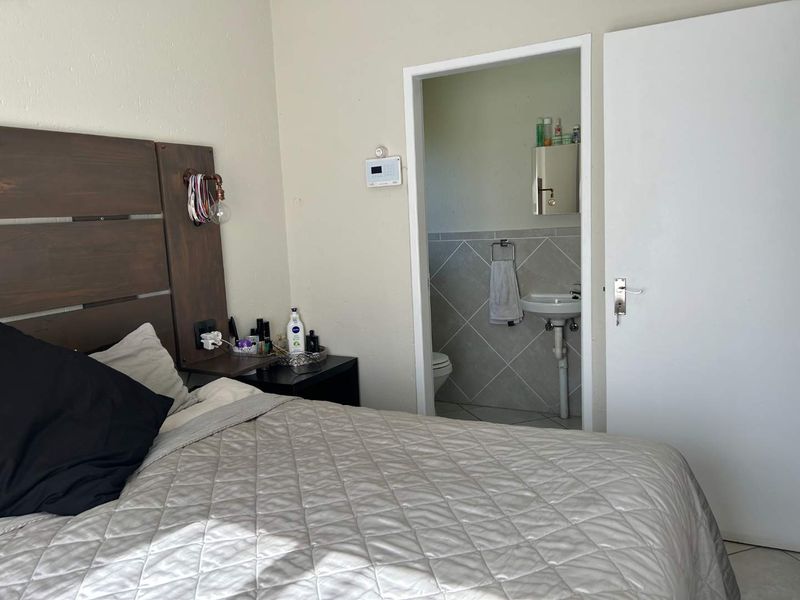 **Charming Ground Floor Unit Available June 1, 2026** - Photo 7