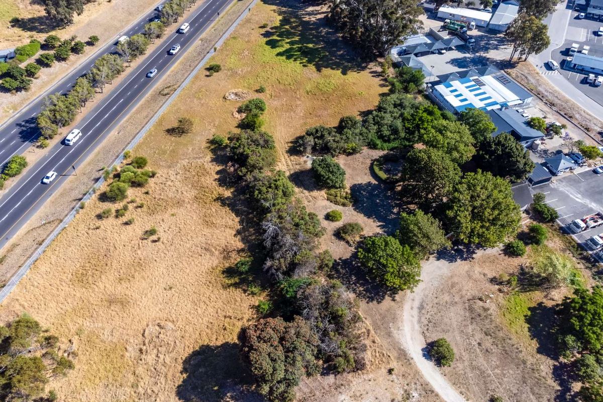 A Rare Opportunity to secure Prime Land in Constantia. - Photo 3