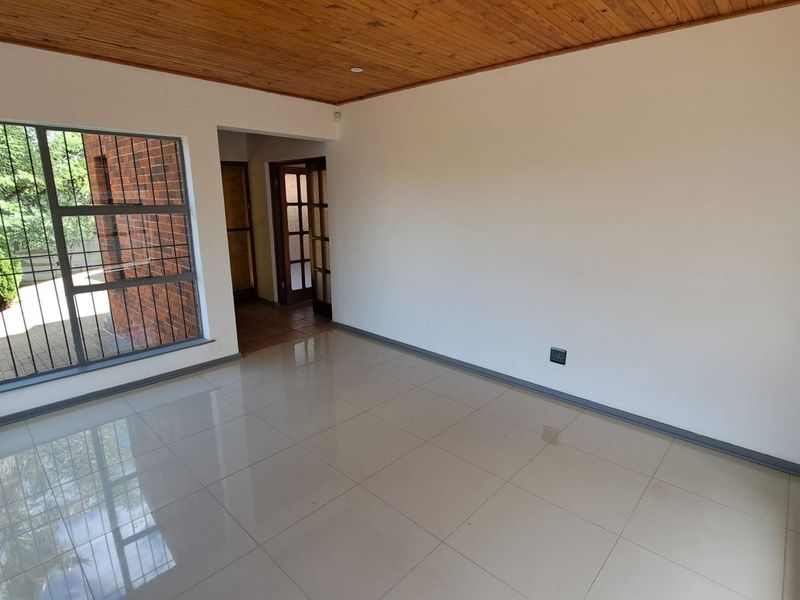 . "Prime Investment in Prestigious Heuwelsig" - Photo 2