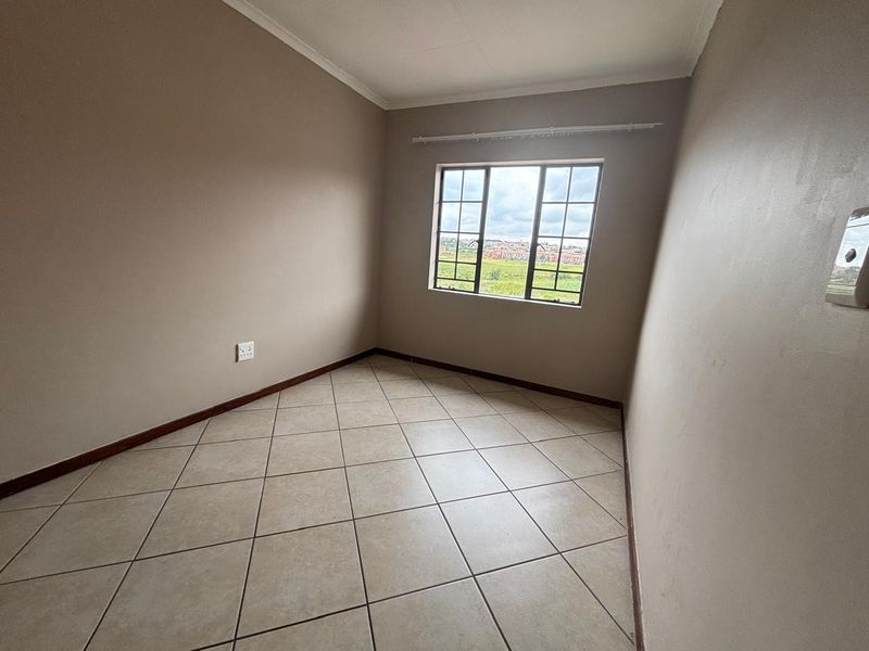 2 Bedroom 1 Bathroom Townhouse For sale in Midrand - Photo 6