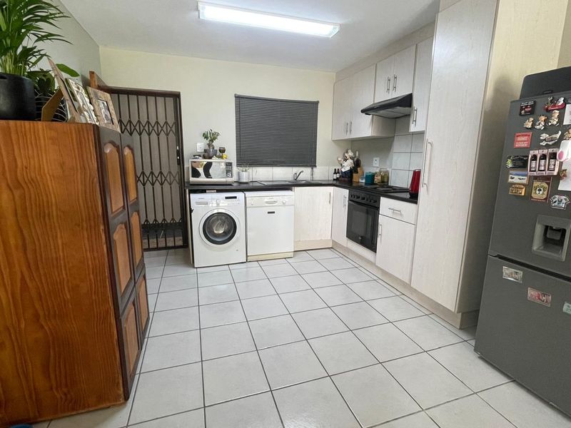 Pet friendly, ground floor apartment - Photo 7