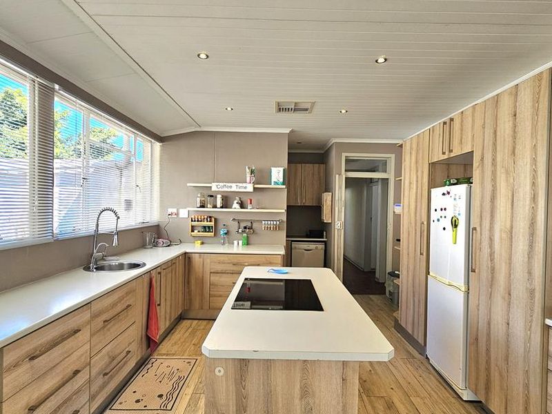 Stunning 4-Bedroom Rental in Luxury Hill Awaits!" - Photo 5