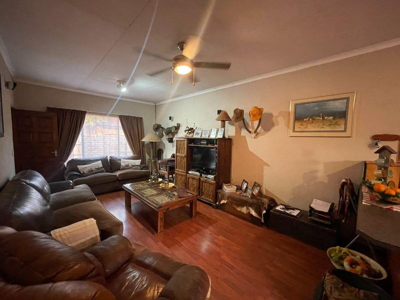 3 bedroom, 2 bathroom townhouse in Equestria - Photo 8