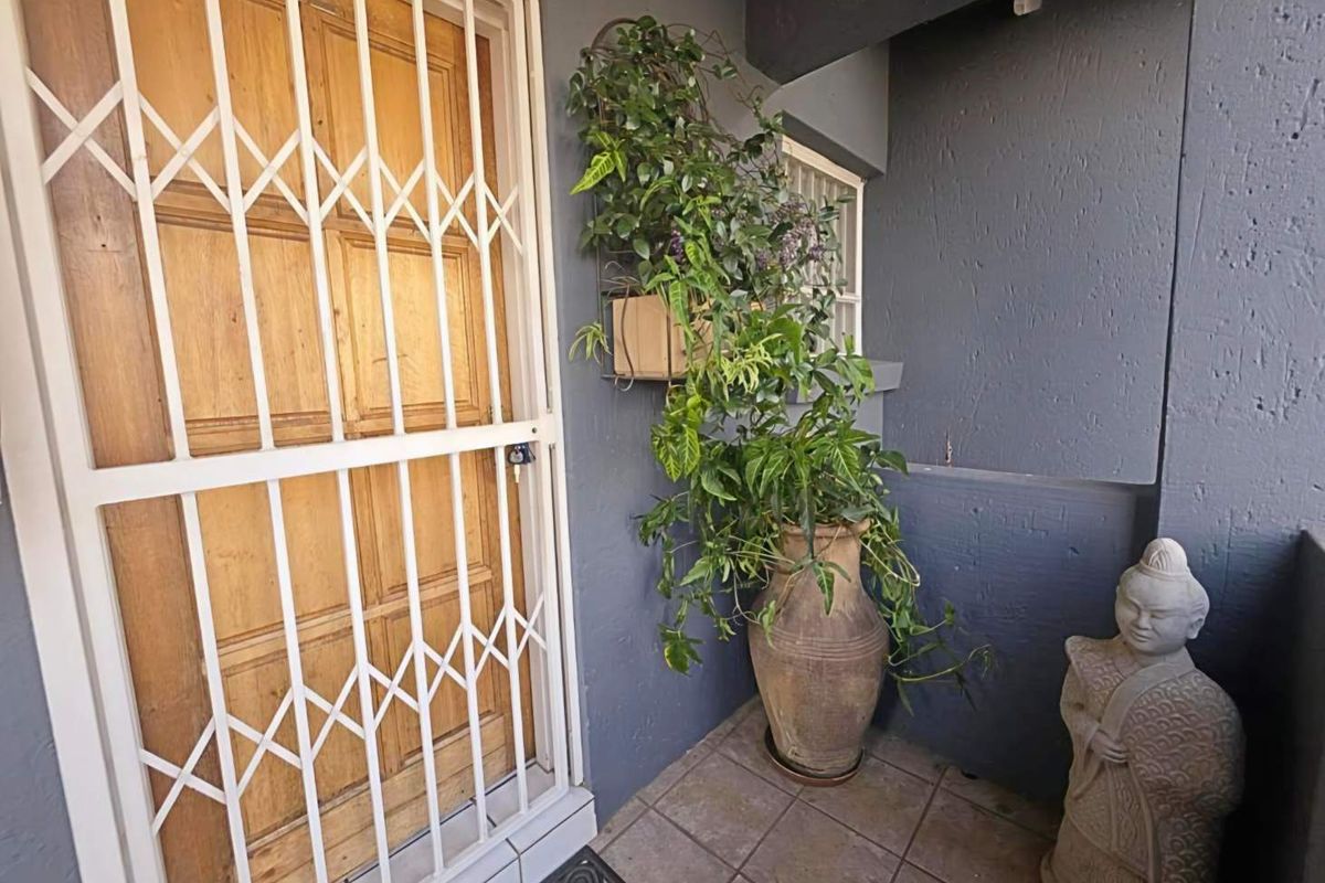 3 Bedroom Townhouse for Sale in New Redruth - Photo 2