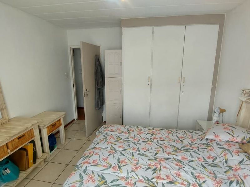 Charming Ground Floor Unit with Pool Access in Secure Estate ! - Photo 8