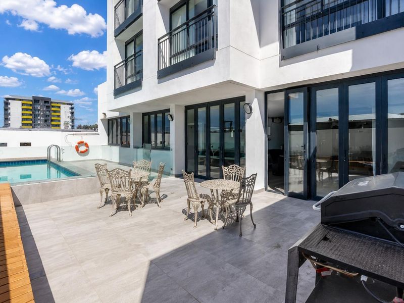 Studio Apartment with Iconic Mountain Views – For Sale | 1 on Albert, Woodstock, Cape Town - Photo 4
