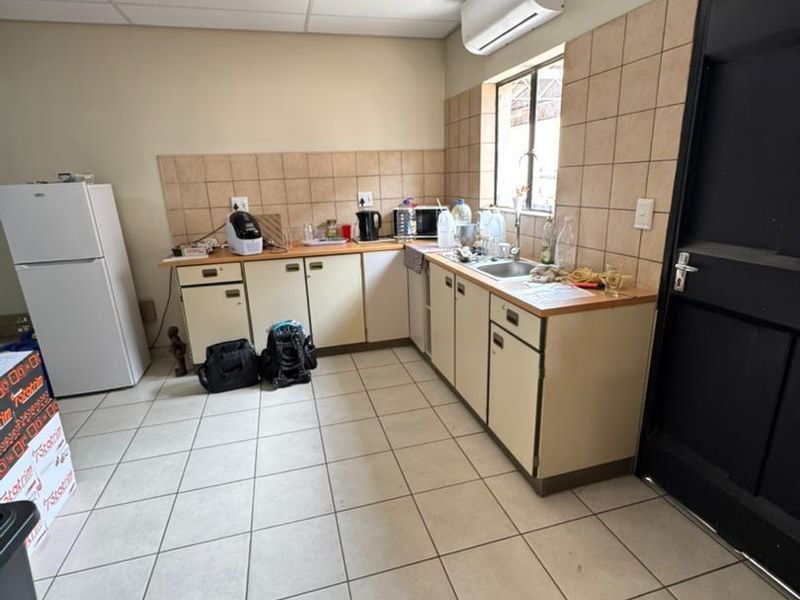 Business/Residential house for sale Windhoek West - Photo 2