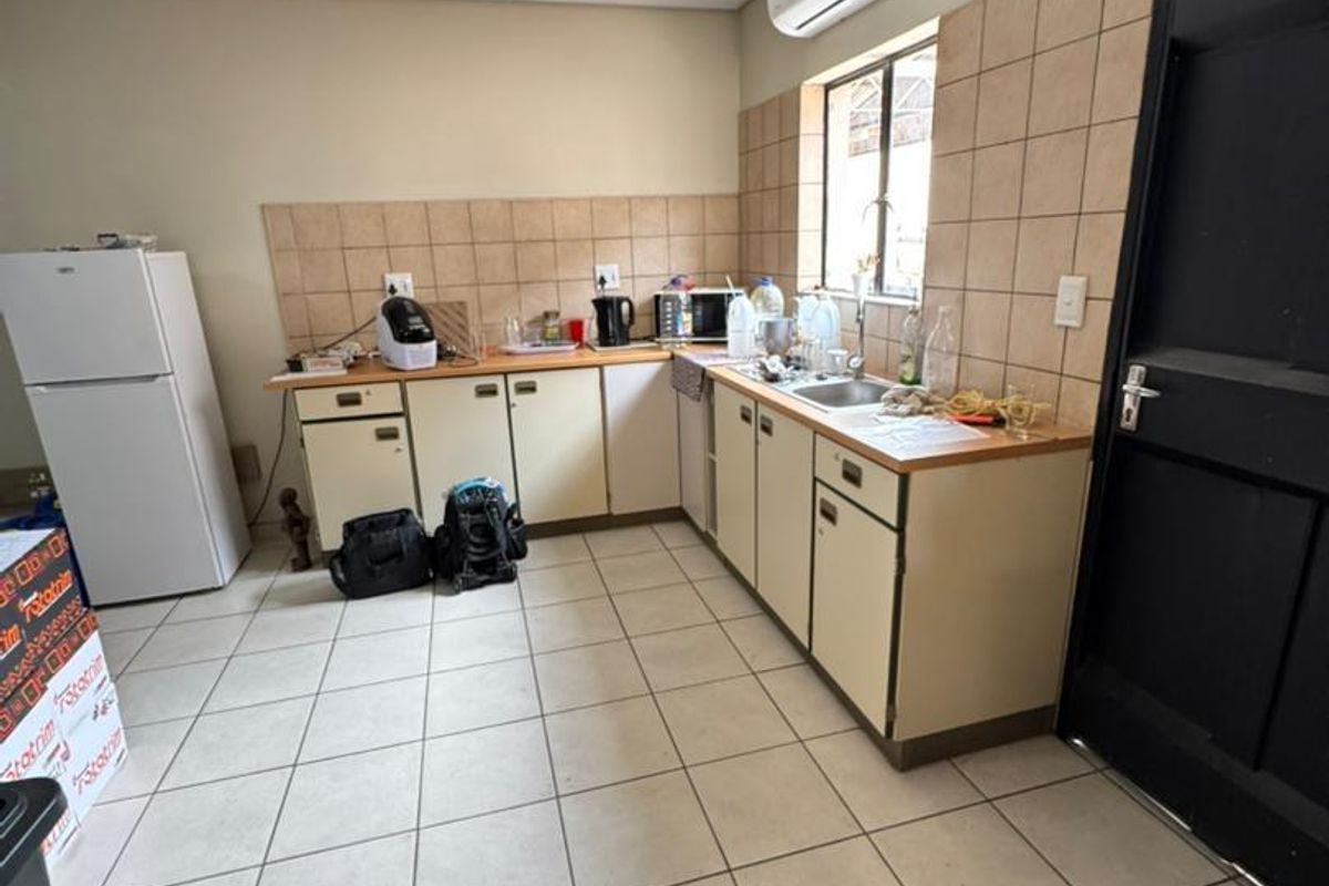 Business/Residential house for sale Windhoek West - Photo 2