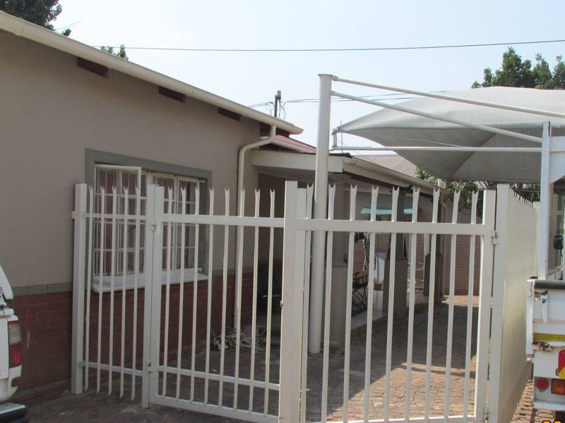 1 BEDROOM COTTAGE TO RENT IN CAPITAL PARK - Photo 2