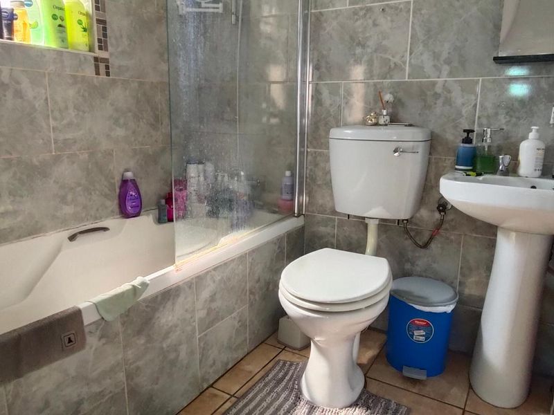 Sought After Complex Offers Neat 2 Bedroom Simplex - Photo 6