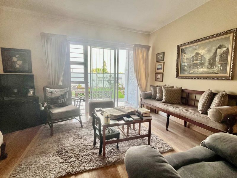 3 Bedroom Ground Floor Apartment with Spacious Garden in sought-after Casa Grande - Photo 10