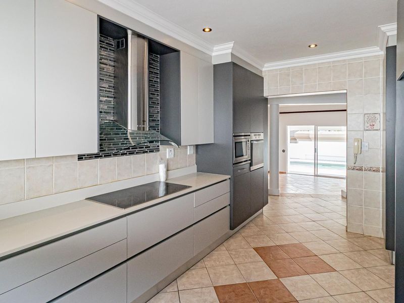 Sophisticated 5 Bedroom Family in Dainfern Golf Estate, Sandton - Photo 7