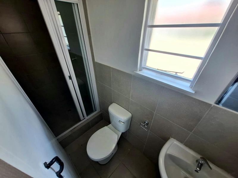 2 Bedroom apartment up for grabs! - Photo 6